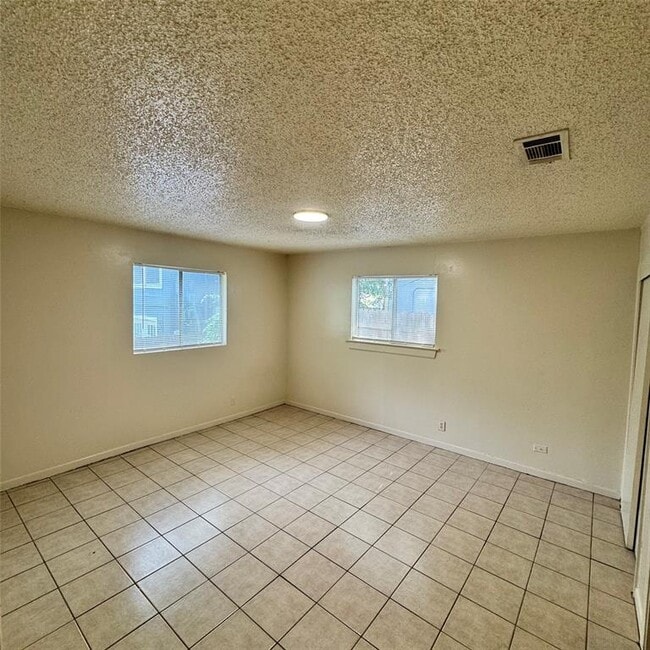 Building Photo - 1626 Royal Hill Dr
