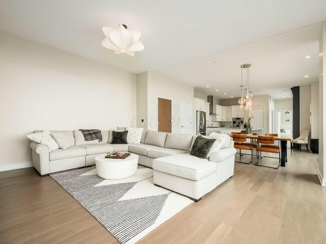 Photo - 250 W Spring St Unit 713