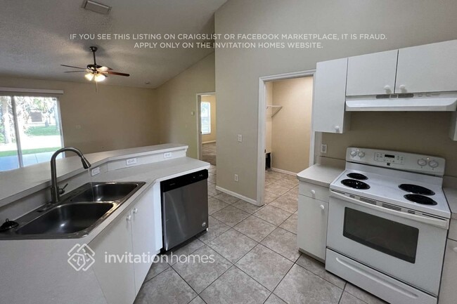 Photo - 2561 SW Calender St