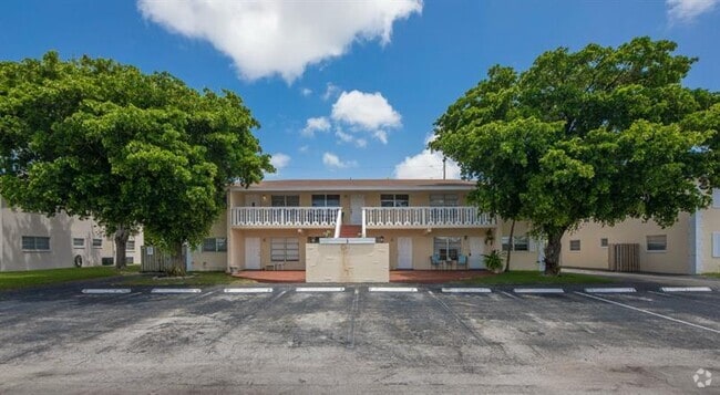 Building Photo - 1033 NW 30th Ct Unit 4 Rental