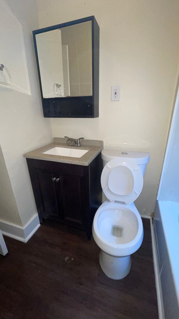 Photo - Completely remodeled 2 bedroom apartment n... Unit 4