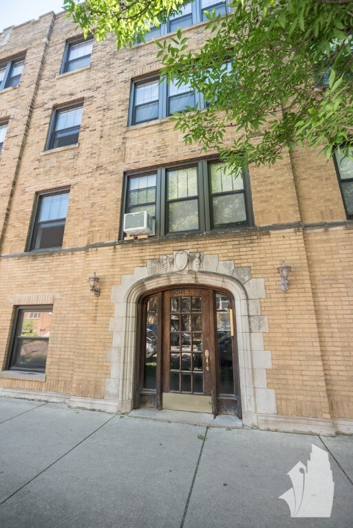 Photo - 2015 W Ainslie St Unidad 2017-1 Rental
