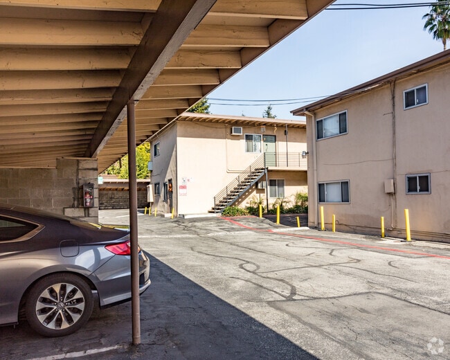 Carports - Ridgewood Apartments