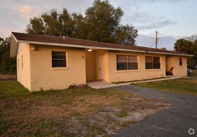 Building Photo - 2 Bed/1 Bath, Duplex - AVAILABLE NOW! Rental