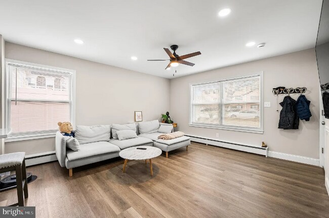 Photo - 21 W 7th St Unit B