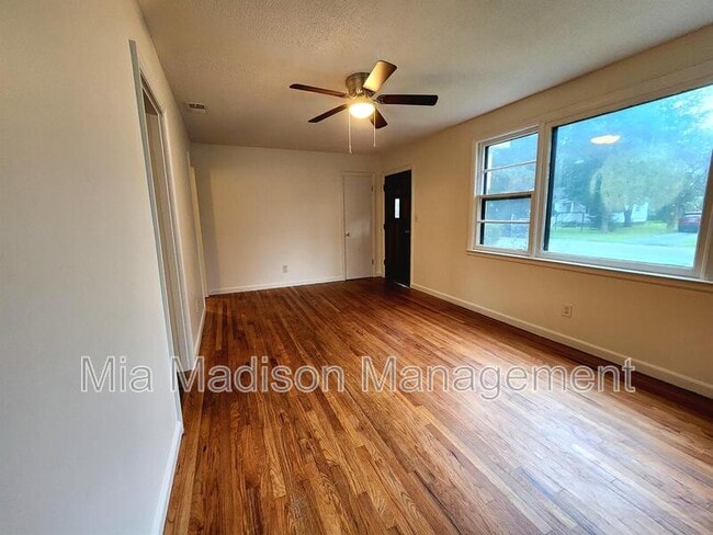 Photo - 105 Evora St