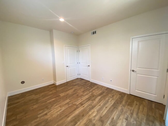 Photo - 103 Jacobs Ln Unidad 103 Jacobs Lane