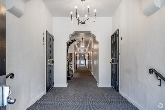 Entrance - CU2 - 465 N. Curson Ave