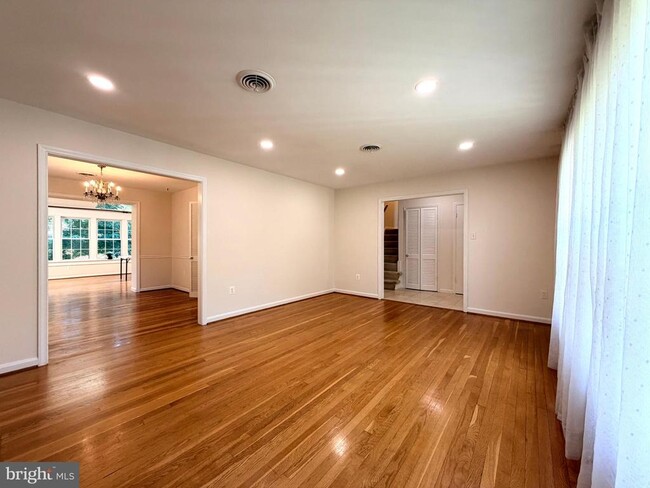 Photo - 7529 Cayuga Ave