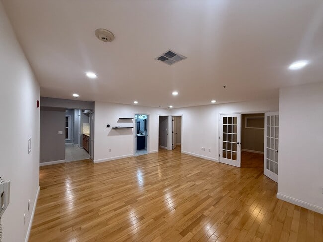 Building Photo - 99 Chestnut St Unit 4