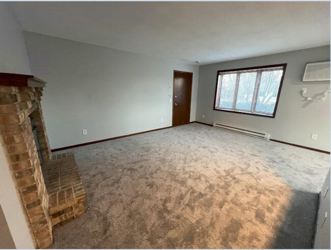 Photo - 2 S Wickham Ct Unit 2