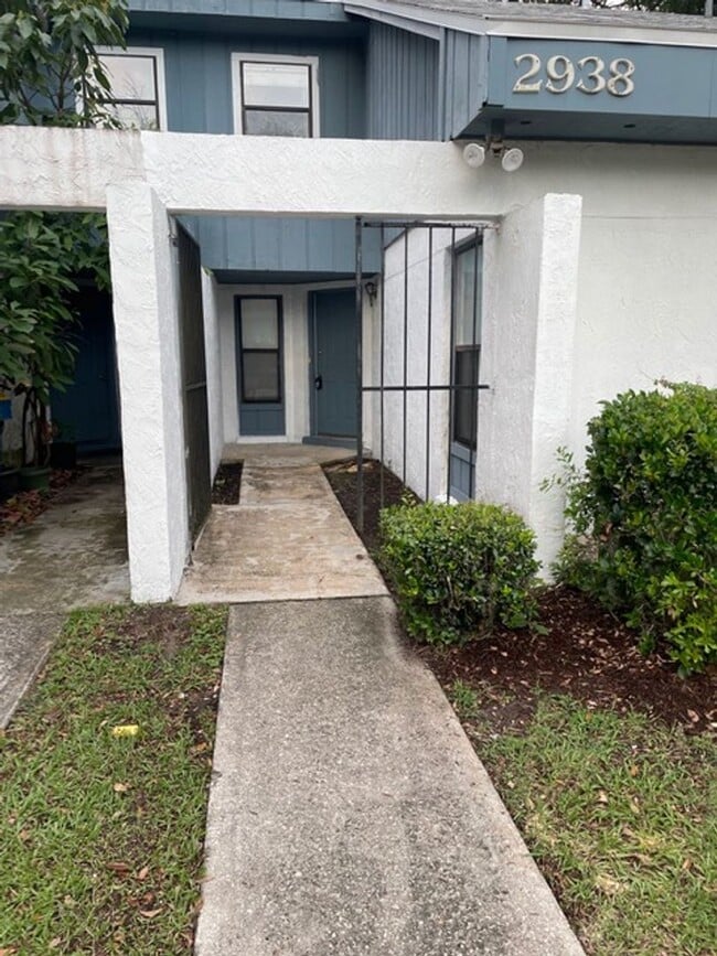 Move-in Ready Two Bedroom Two Bath Townhom... - Move-in Ready Two Bedroom Two Bath Townhom... House