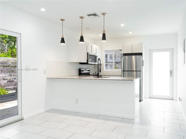 Photo - 3621 NE 11th Ave Unit 3641