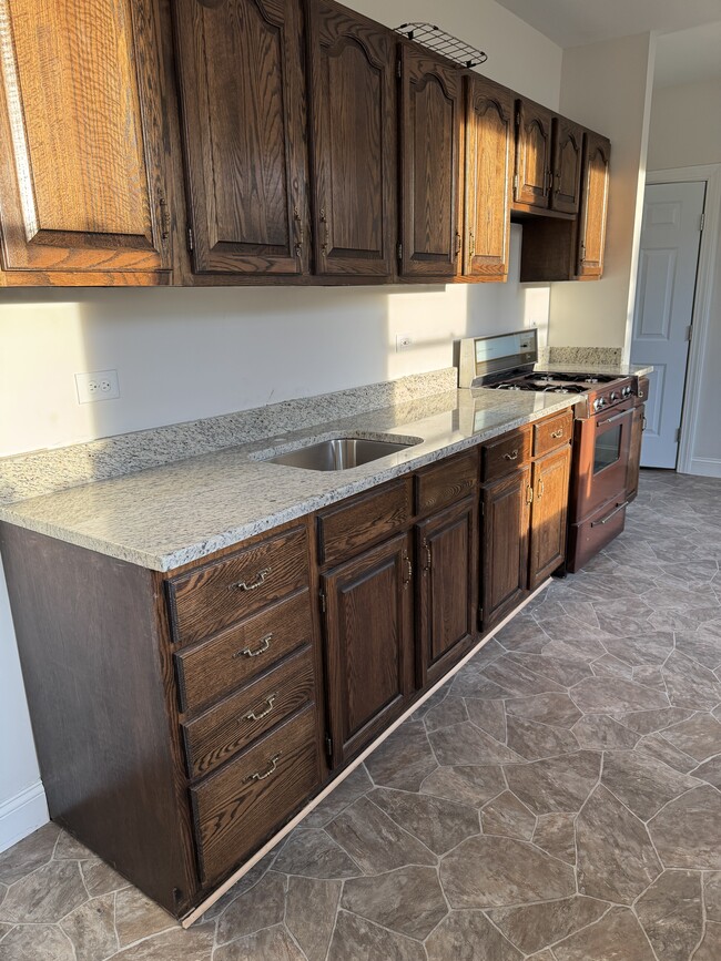 Brand New Granite Countertops! - 8 Division St
