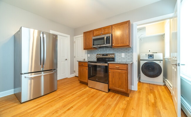 Building Photo - 362 Soundview Ave Unit 1