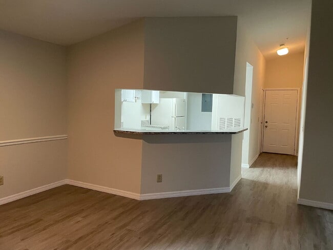 Photo - Spacious 3-Bed, 2-Bath Condo Oasis in Beau... Unit 1209