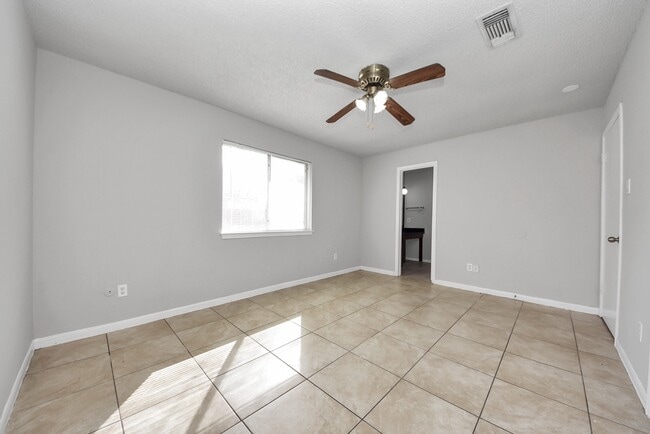 Photo - 1911 Hammerwood Dr