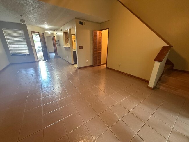 Photo - 5549 Cabot Dr N