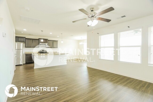 Photo - 940 Hawthorn Ln