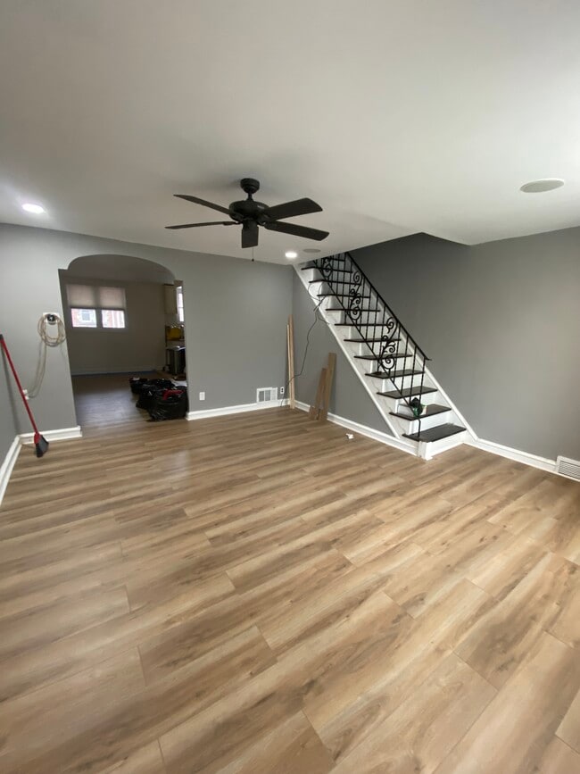 Photo - 4558 Oakmont St