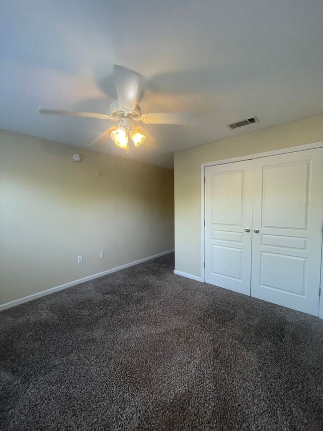 Photo - 17-1713 J&amp;S Unit 17-1713 - B