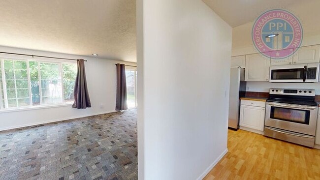 Photo - Desirable Sandy Neighborhood / Beautiful Single Level Ranch / Open Floor-Plan, Central Air