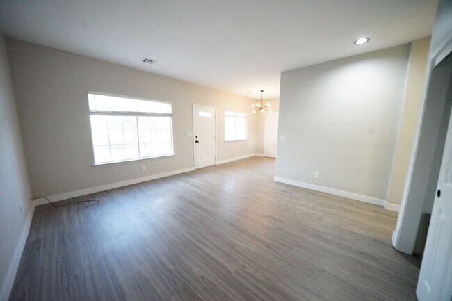 Photo - 590 S Mount Charleston Dr E Unidad 590 Mount Charleston Dr #B