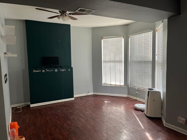 Building Photo - 2115 S Central Park Ave Unit 2