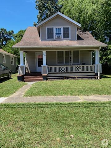 Building Photo - 1007 Oakwood St Rental