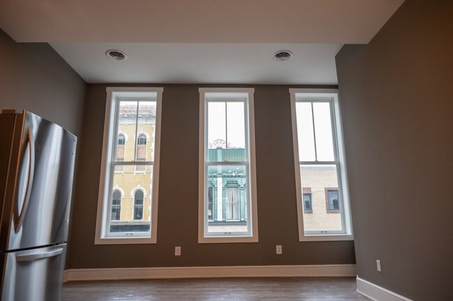 722 E Main St Unit 1
