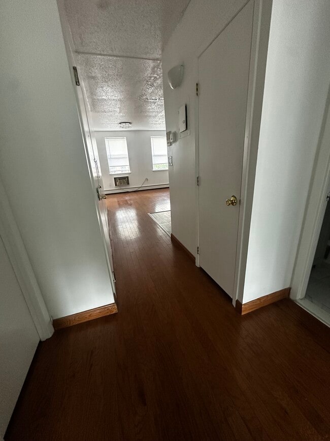 8 E 118th St