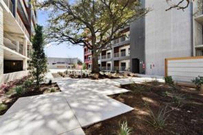 Photo - 1/1 Condo on Hot SOCO Unidad 122