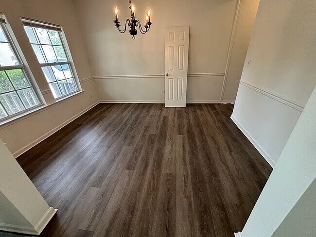 2437 Annie Cir