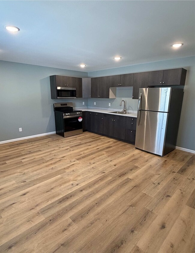 Building Photo - 415 9th St NE