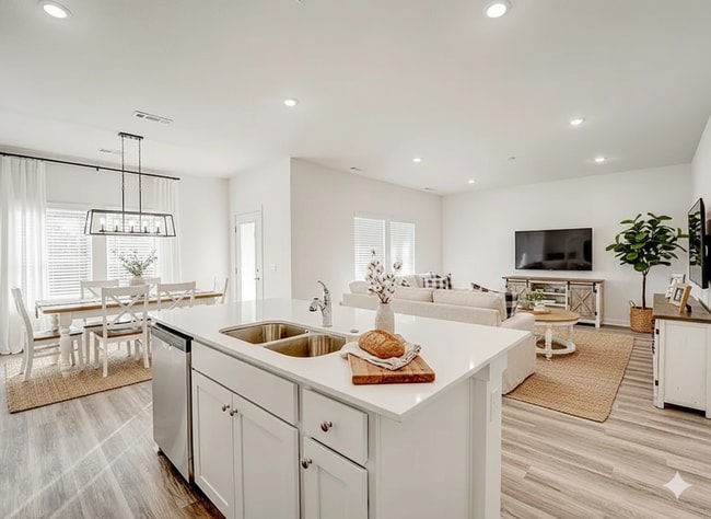 Building Photo - 139 S Maroon Ave