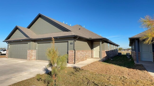 Building Photo - 1221 NW 113th St