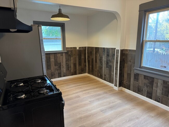 Photo - 12509 Maple Ave