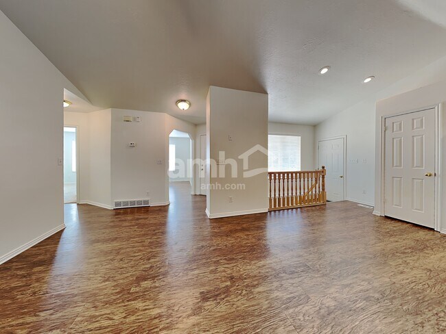 Photo - 1979 Airport Dr