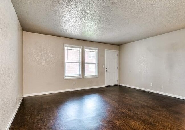 Photo - Oakwood West