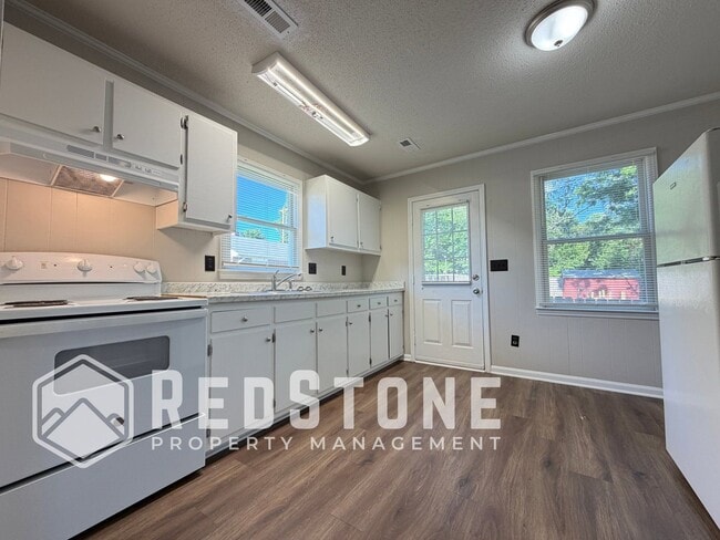 Photo - 327 E Parker St