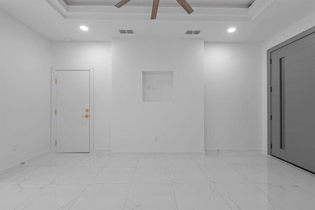 Photo - 3911 Yoyis St