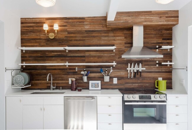 Photo - 318 Oak Street