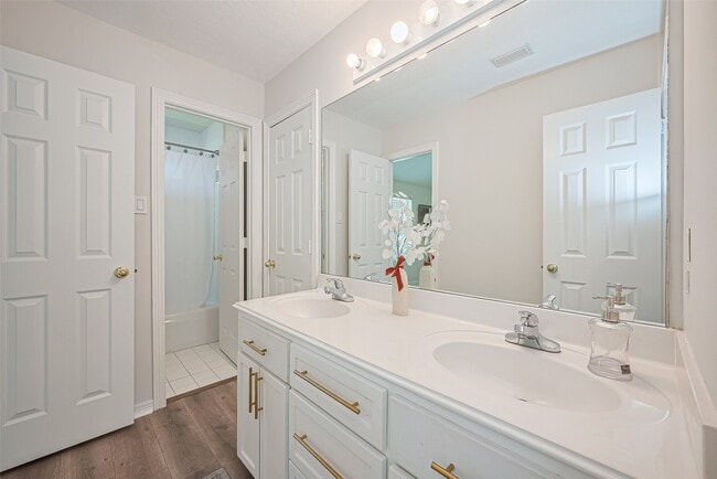 Photo - 1413 Whispering Pines Dr Casa
