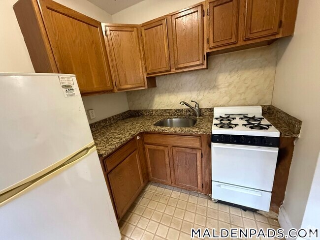 Building Photo - 349 Pleasant St Rental