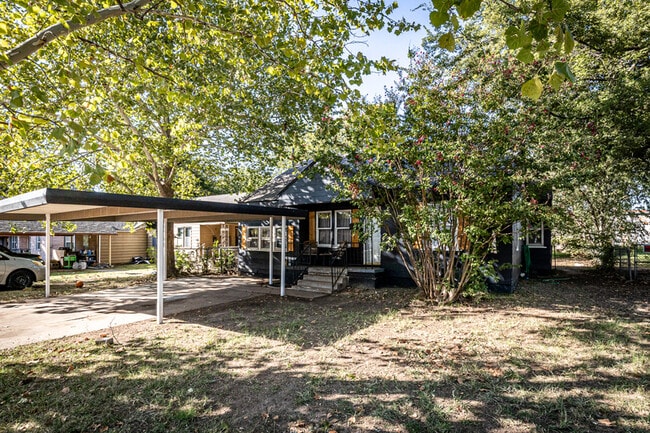 Photo - 1709 NW Oak Ave