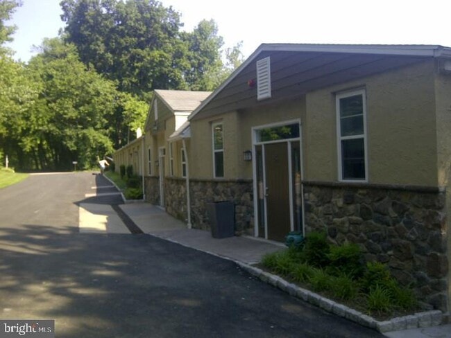 Building Photo - 85 Valley Rd Unit 3