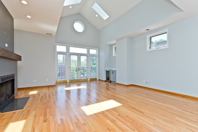 Photo - 2336 N Greenview Ave Unit 3