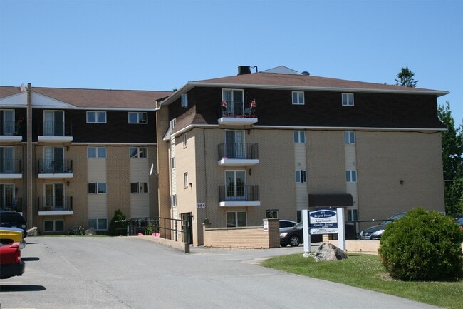 951 Regent St Unité 204