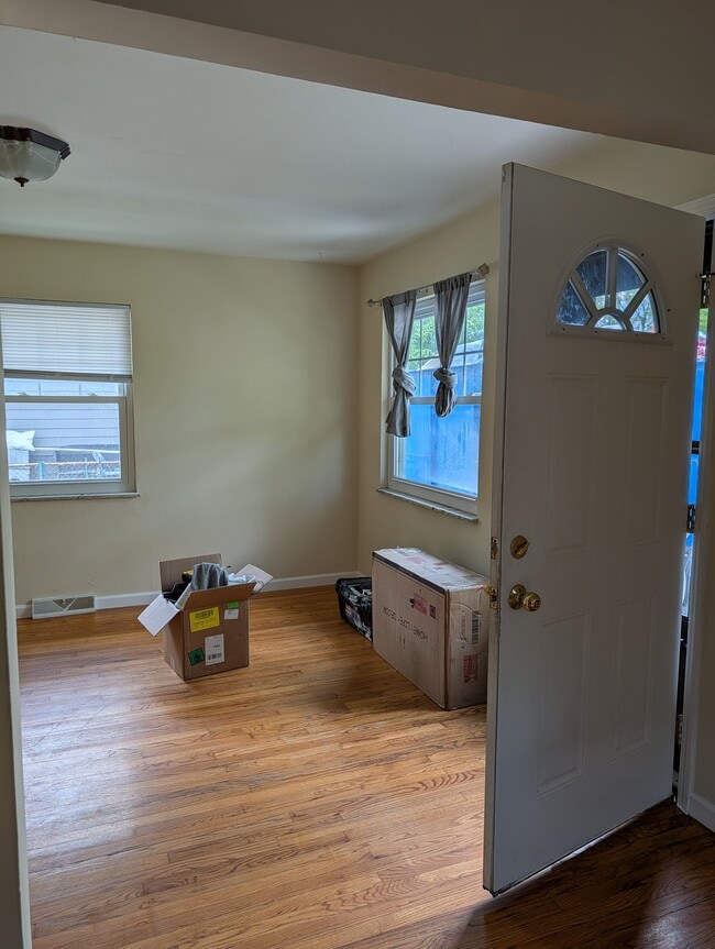 Photo - 885 E N Broadway St