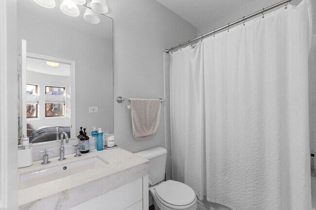 Photo - 720 W Evergreen-1 Unit 1